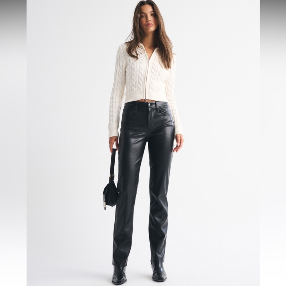 Abercrombie & Fitch 90s Straight Ultra High Rise Vegan Leather Pant